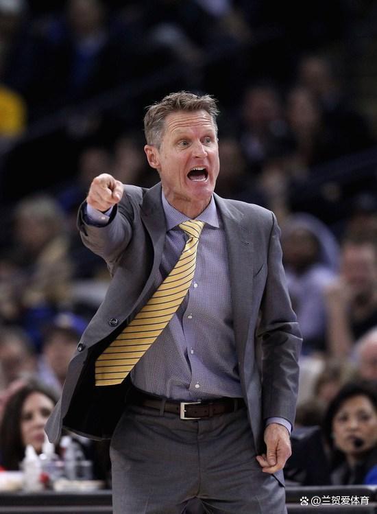 爱游戏网页版登录入口-主帅下课引发球迷热议，俱乐部陷入危机