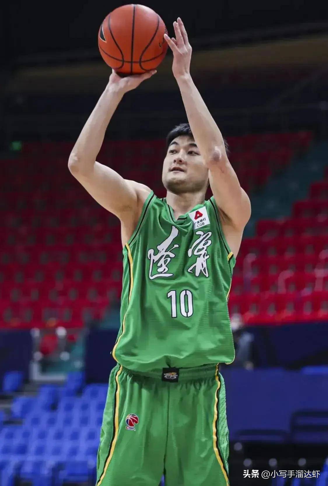 爱游戏官网-职业球员表现出色，引发球队赞誉