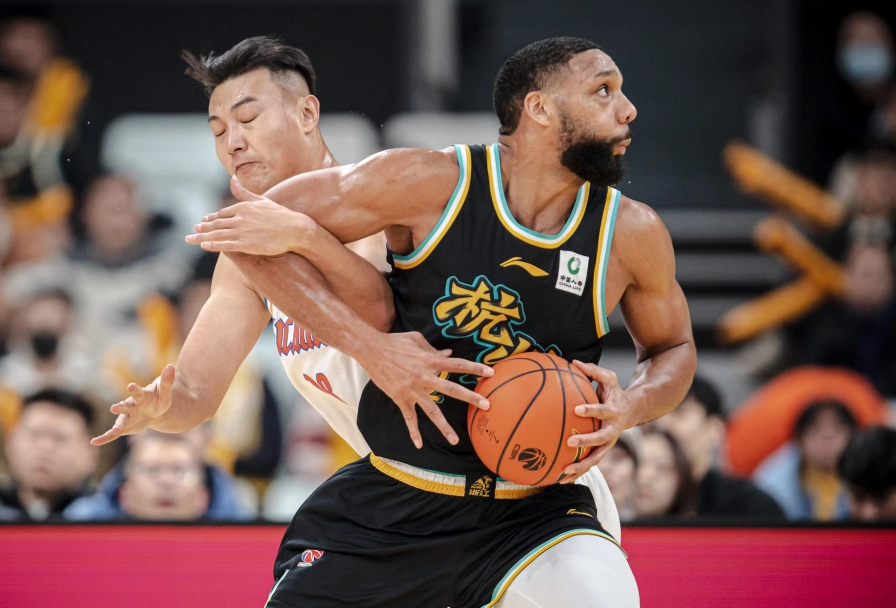 爱游戏官网-悬念重重！比赛末段发生离奇的转折