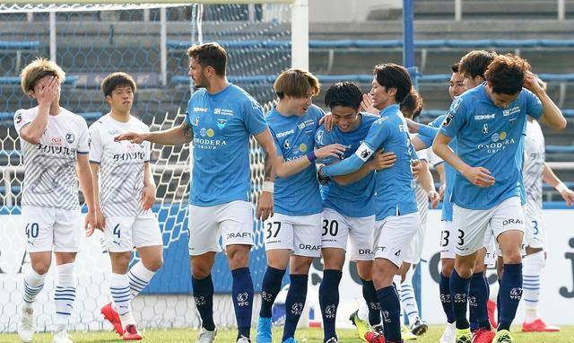 横滨水手队连续战胜对手，球迷眼看球队冲击联赛冠军