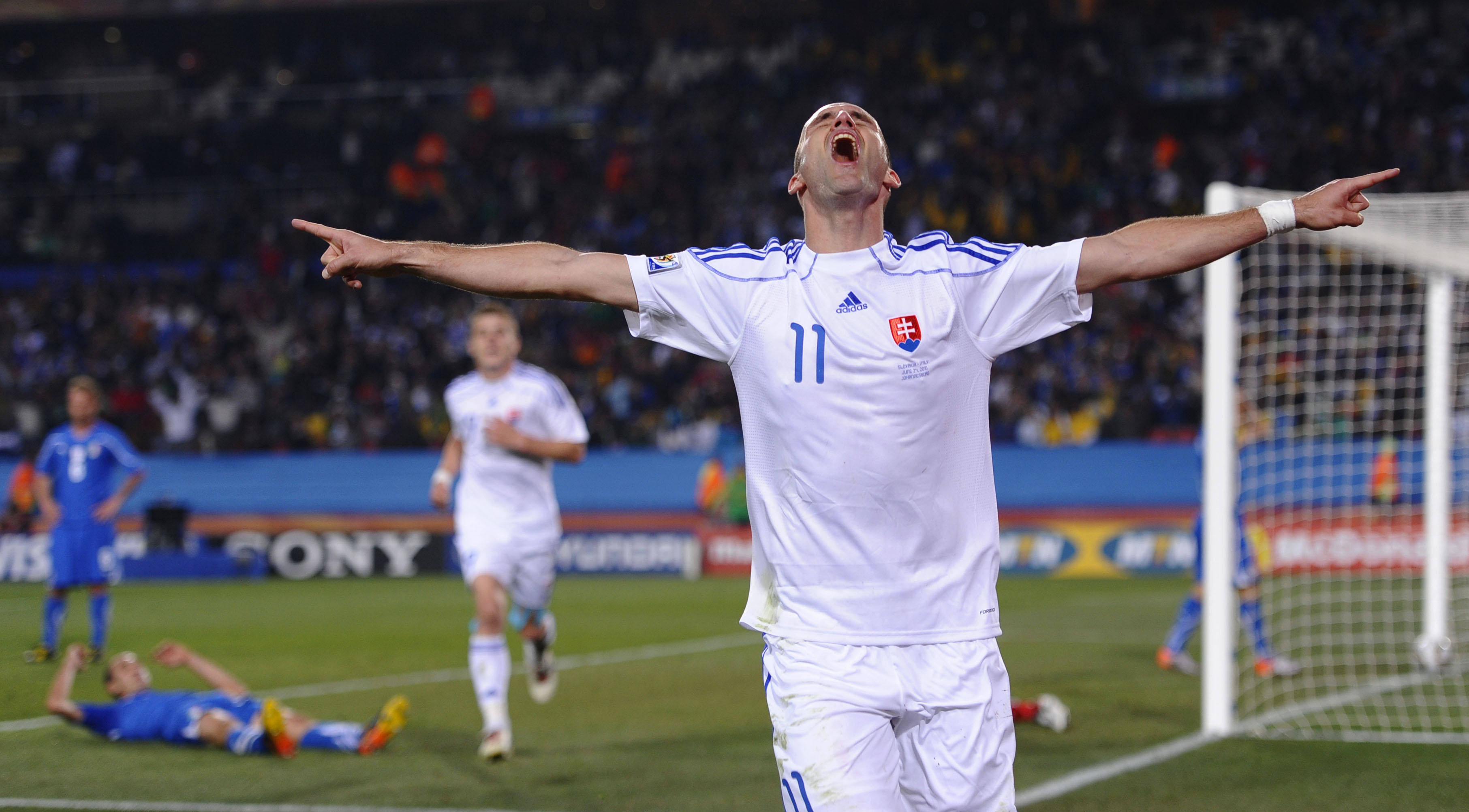 包含布拉格斯巴达难敌意大利劲旅，遗憾失利的词条