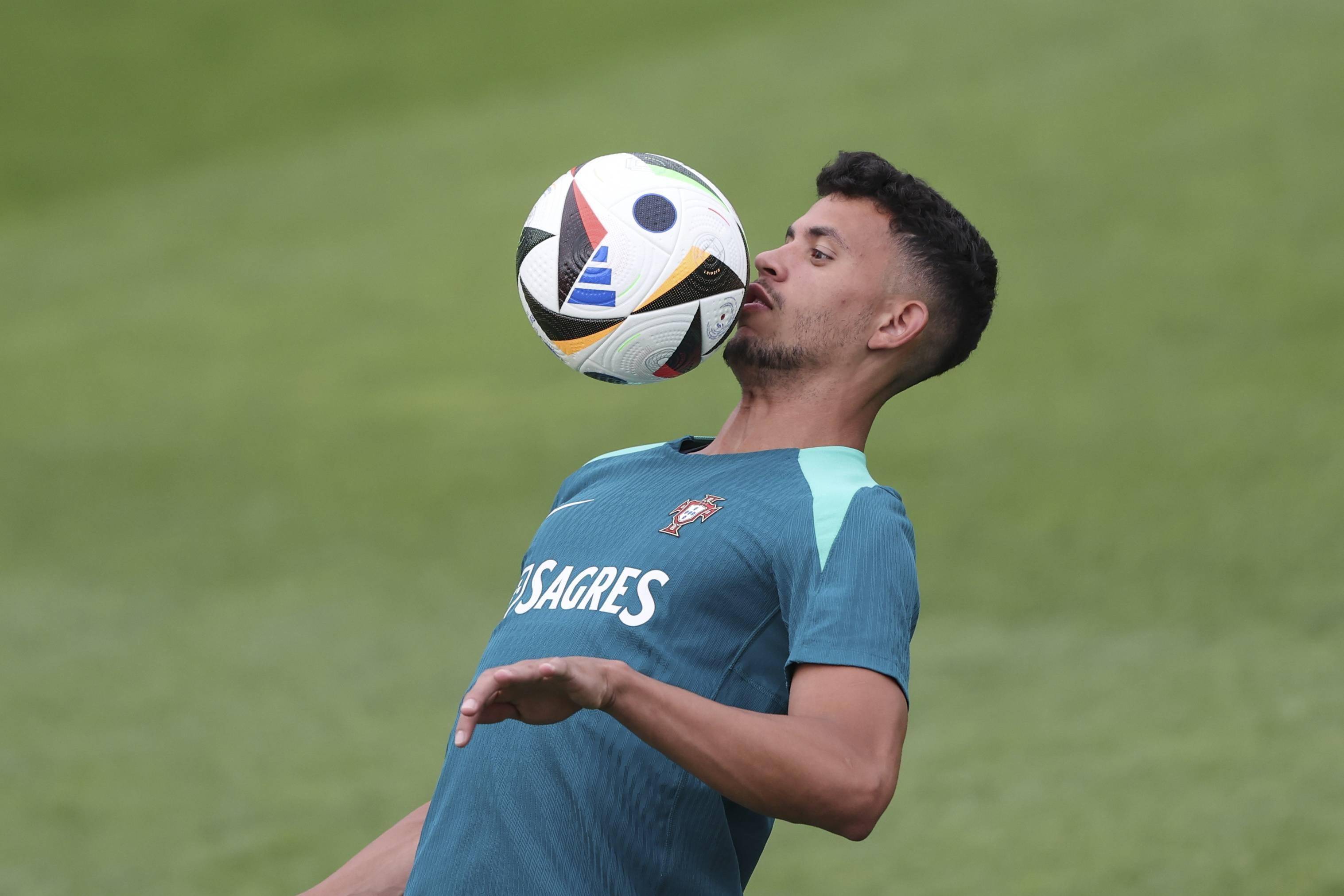 爱游戏网页版登录入口-葡萄牙队以强势表现，锁定欧锦赛晋级名额的简单介绍