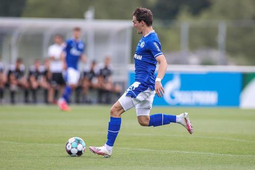 爱游戏入口-包含沙尔克在主场战平云达不莱梅，不败纪录延续的词条