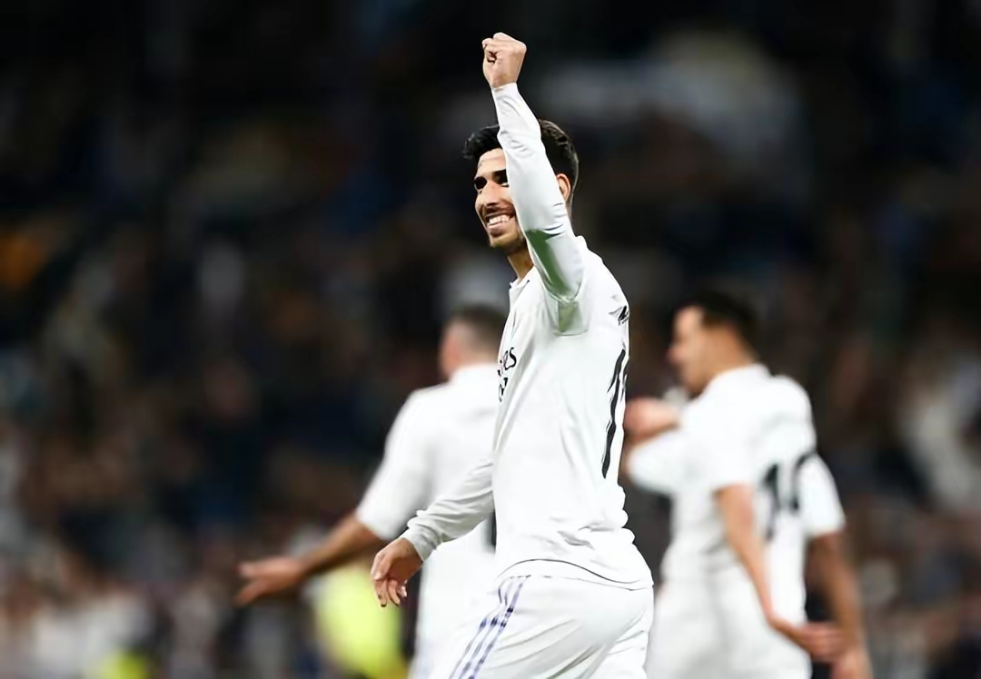 爱游戏官网-埃尔切主场大胜，继续保持不败状态