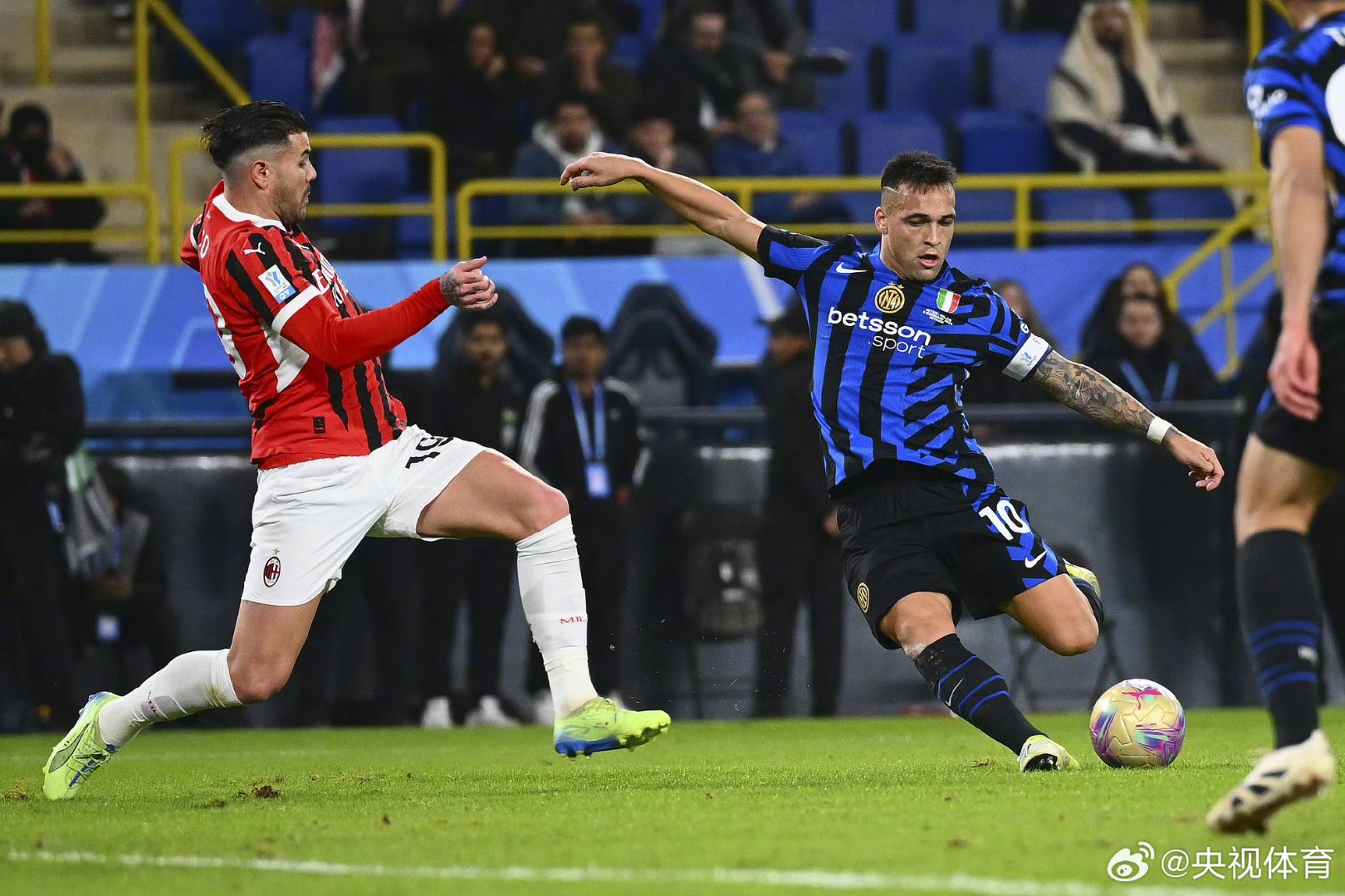 爱游戏官网入口-AC米兰加强训练，备战下一轮比赛