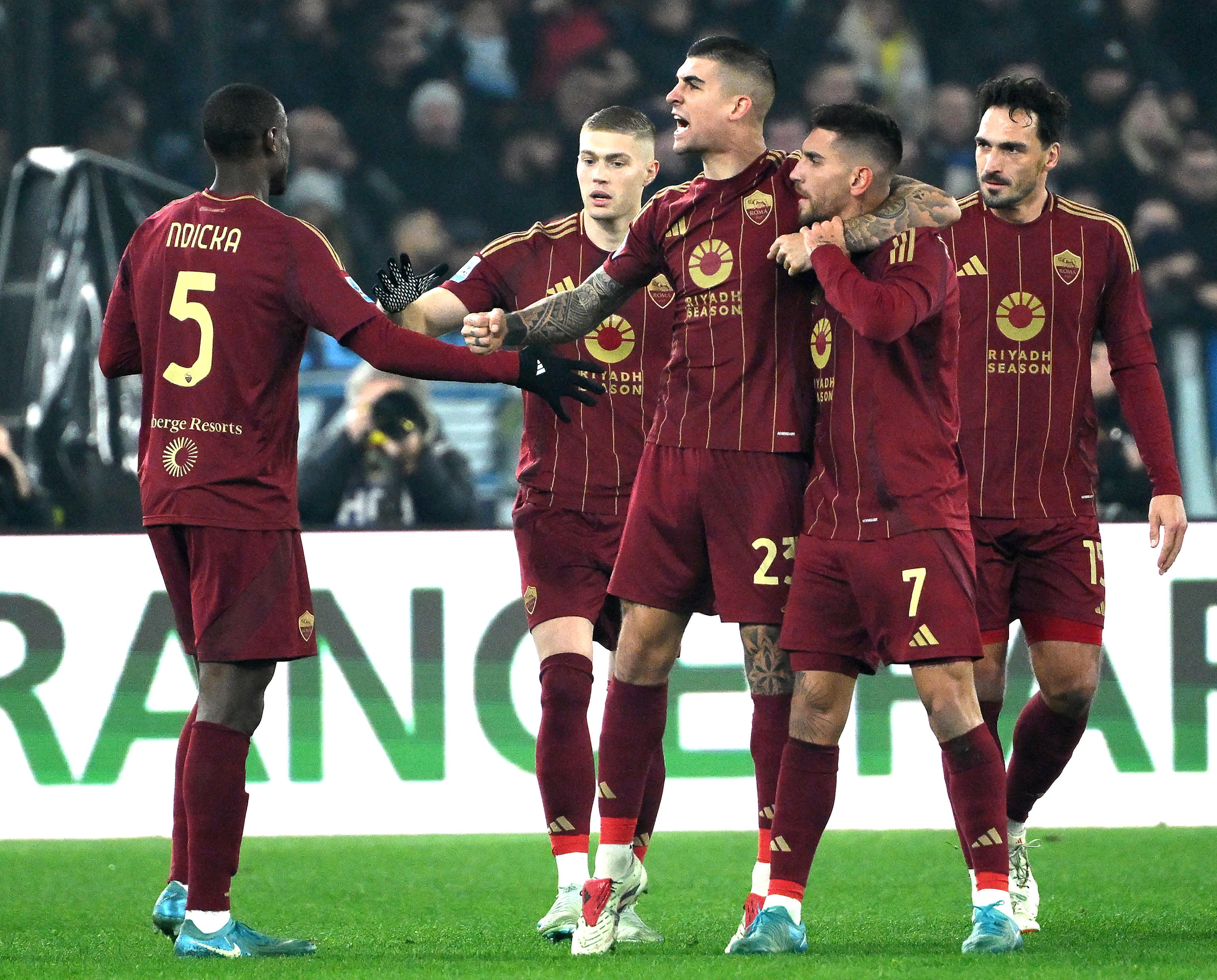 包含维罗纳主场战平拉齐奥，延续不败战绩的词条