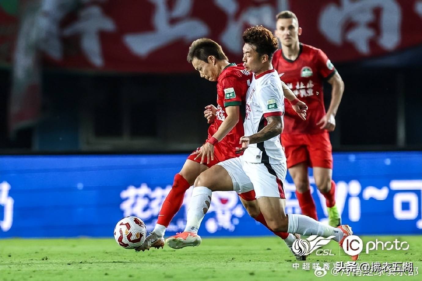 球队在比赛中实现精彩绝伦的表现