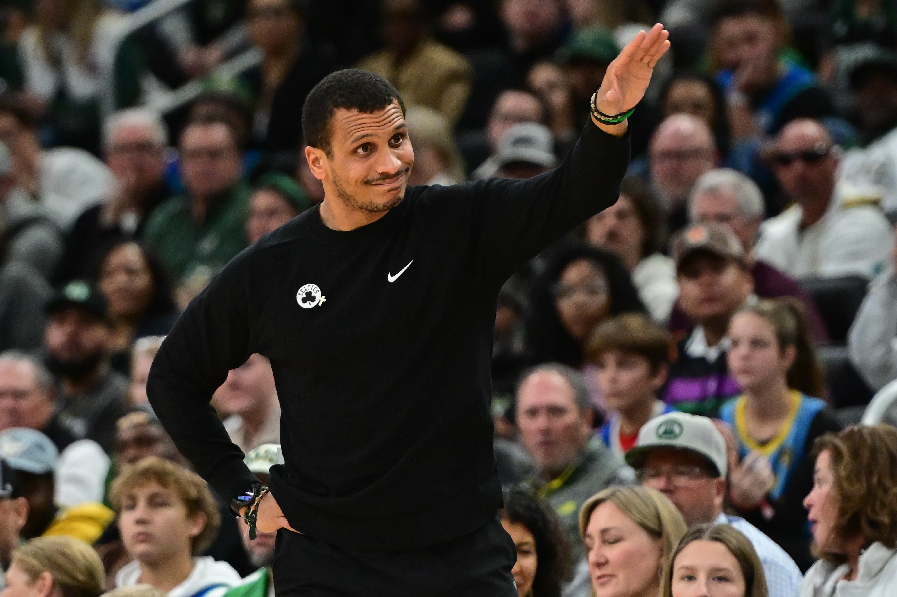 爱游戏-凯尔特人逆转篮网，继续领跑东部