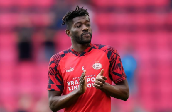 包含科特迪瓦边锋连续破门，引领球队积分榜首的词条