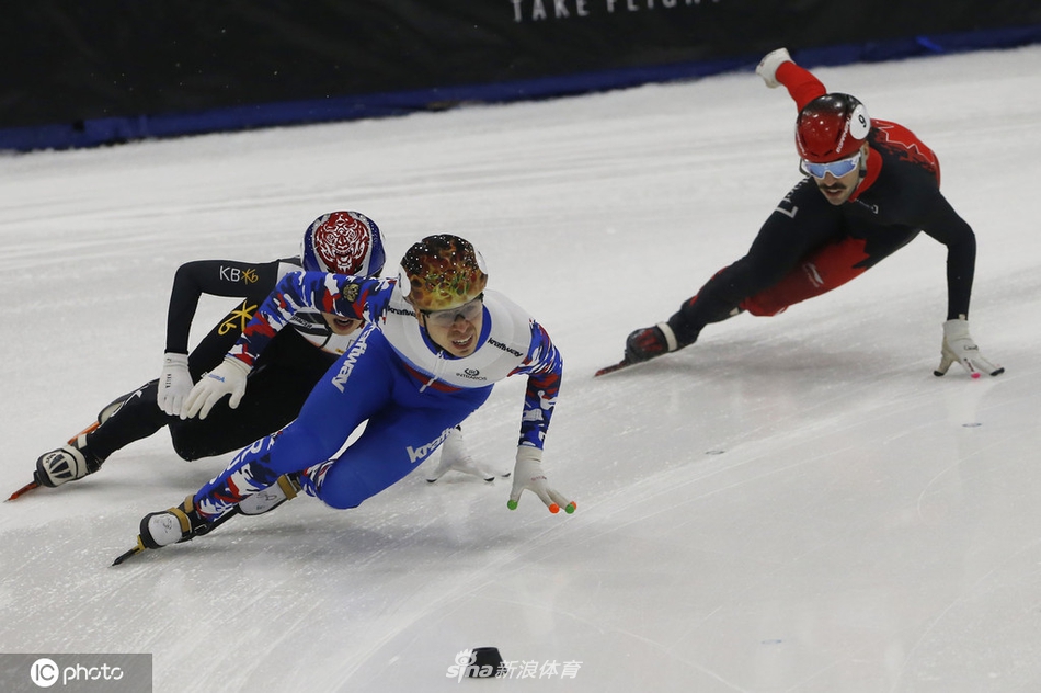 俄罗斯运动员赢得短道速滑冠军！