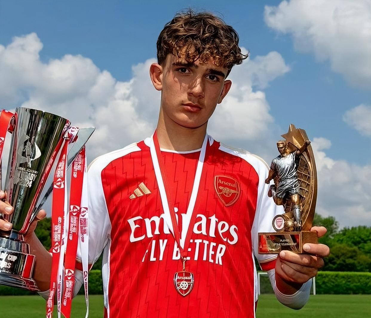 英格兰门将哈特状态火爆，表现稳定获得主教练赞誉的简单介绍