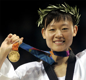 爱游戏网页版登录入口-日本跆拳道运动员一举夺得金牌，感动全场