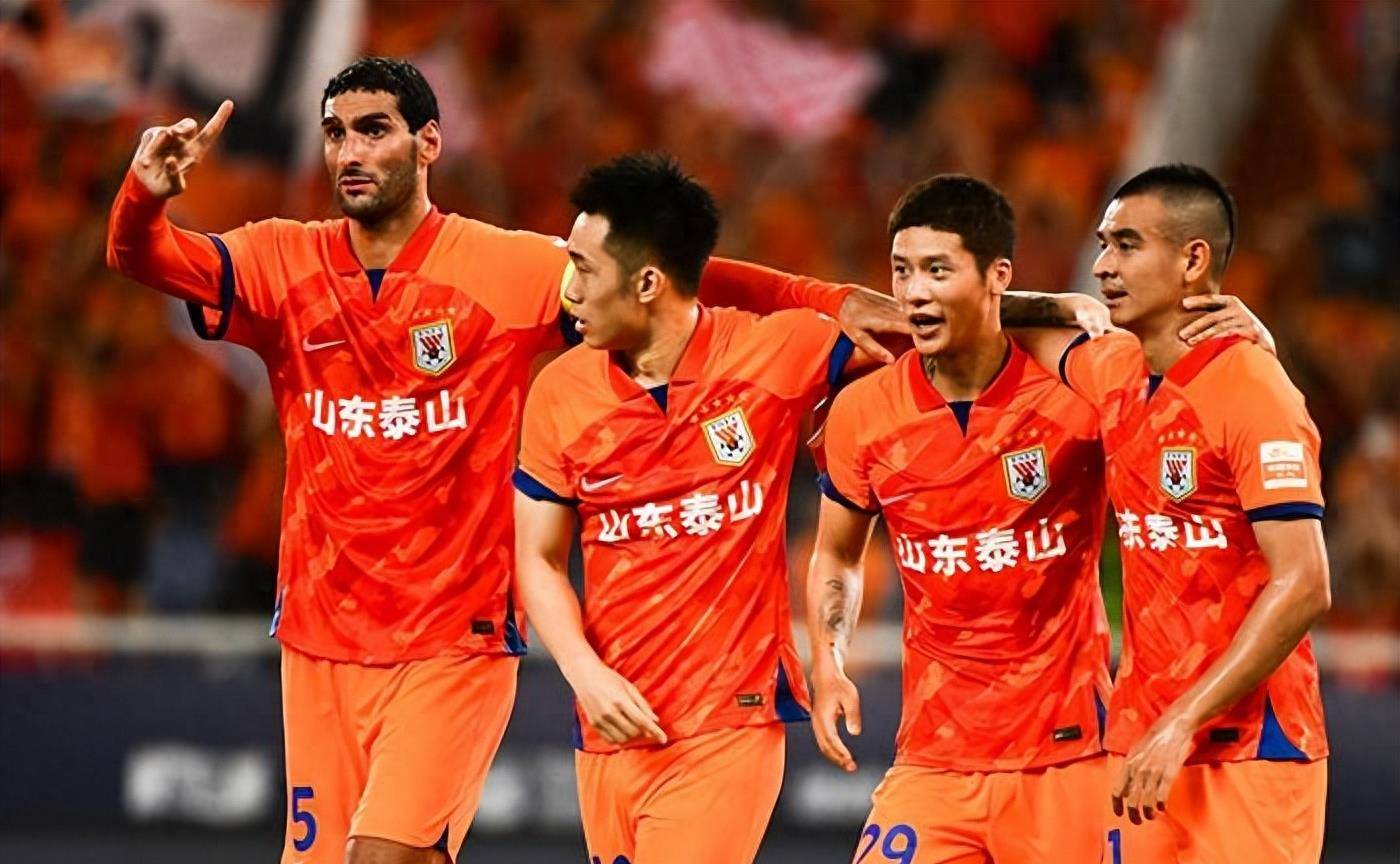 关于上海上港客场战平长春亚泰，积分榜态势稳定的信息