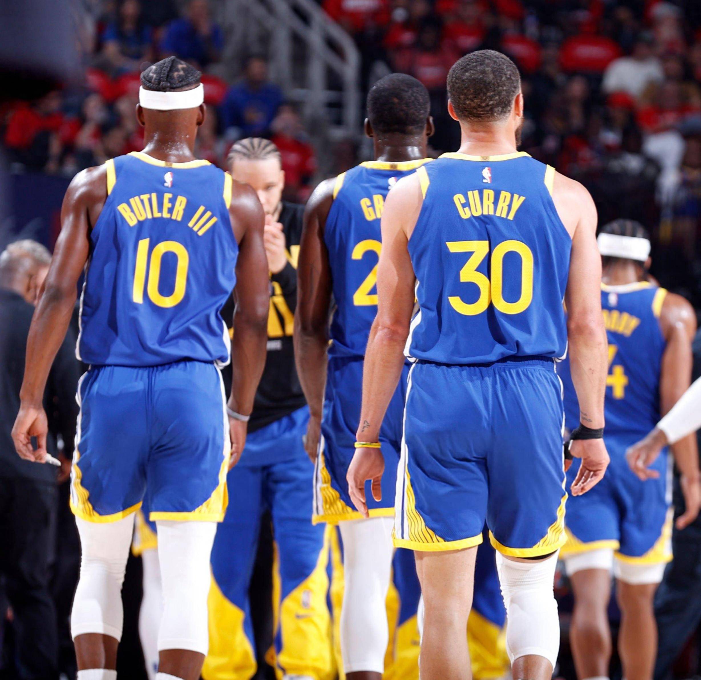 爱游戏官方登录入口-关于勇士轻松战胜火箭，保持不败记录的信息