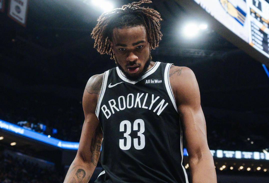 篮网队大胜尼克斯，取得赛季首胜