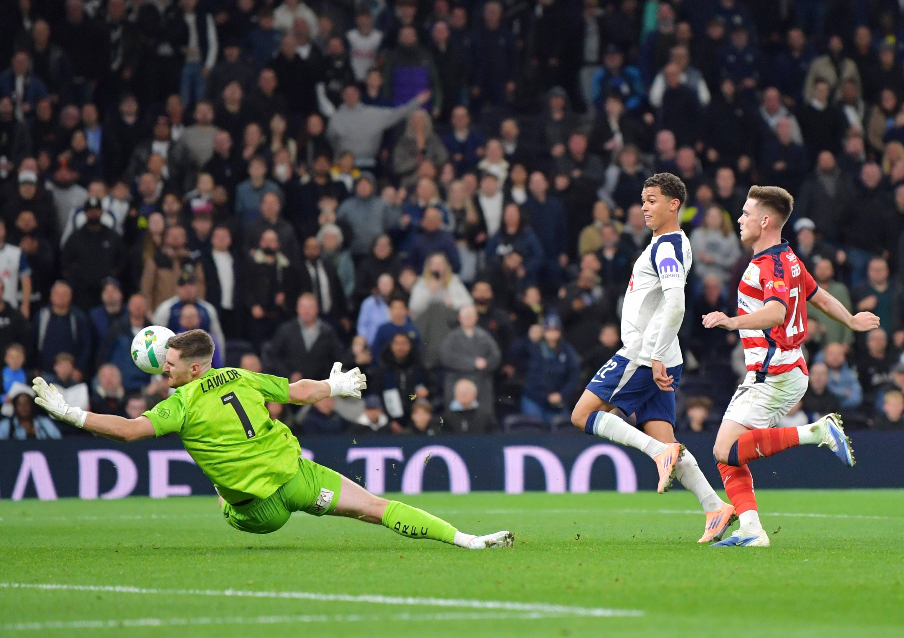 爱游戏官网入口-热火队不敌马刺队，全队努力不足遭遇失利的简单介绍